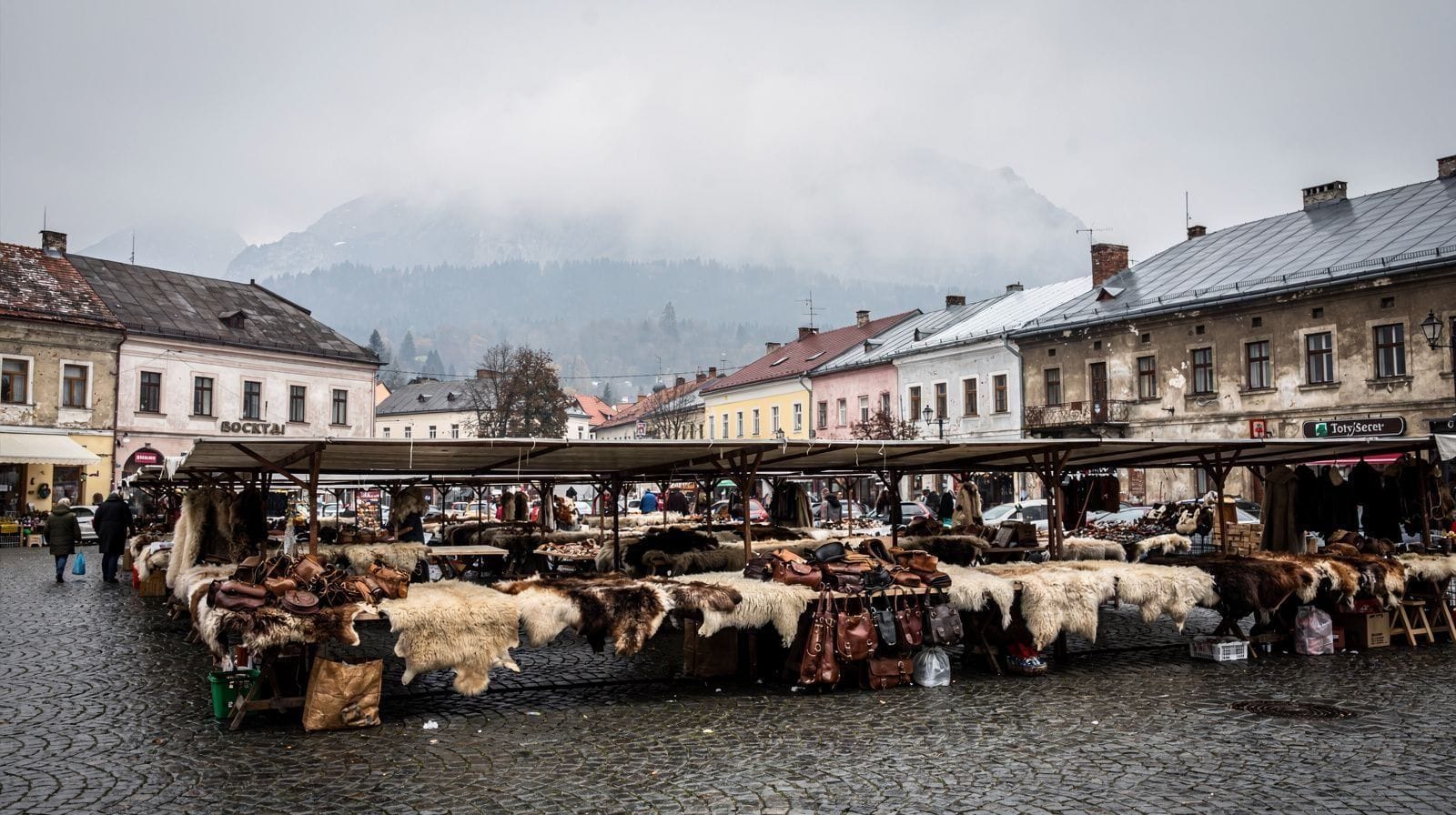 O Mercado de Quinta-Feira de Nowy Targ, Não Krupówki