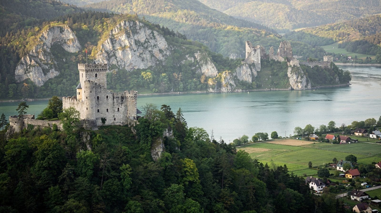 Castelo de Niedzica e Lago Czorsztyn