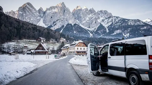 Minibuses to the Valleys and Kuźnice
