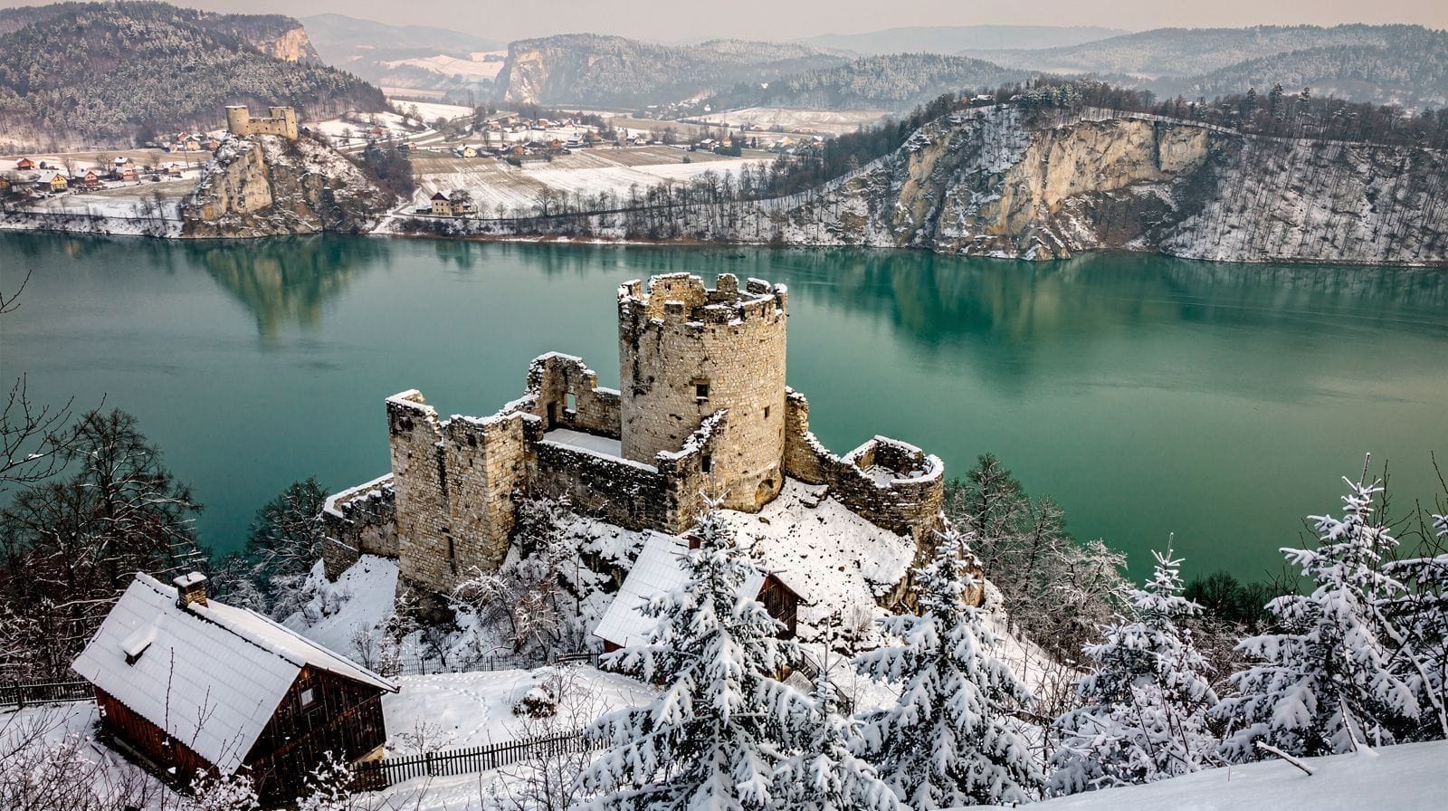 Niedzica et Czorsztyn : deux châteaux face à face au-dessus d'un lac